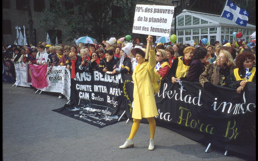 Miss Yellow / Performance